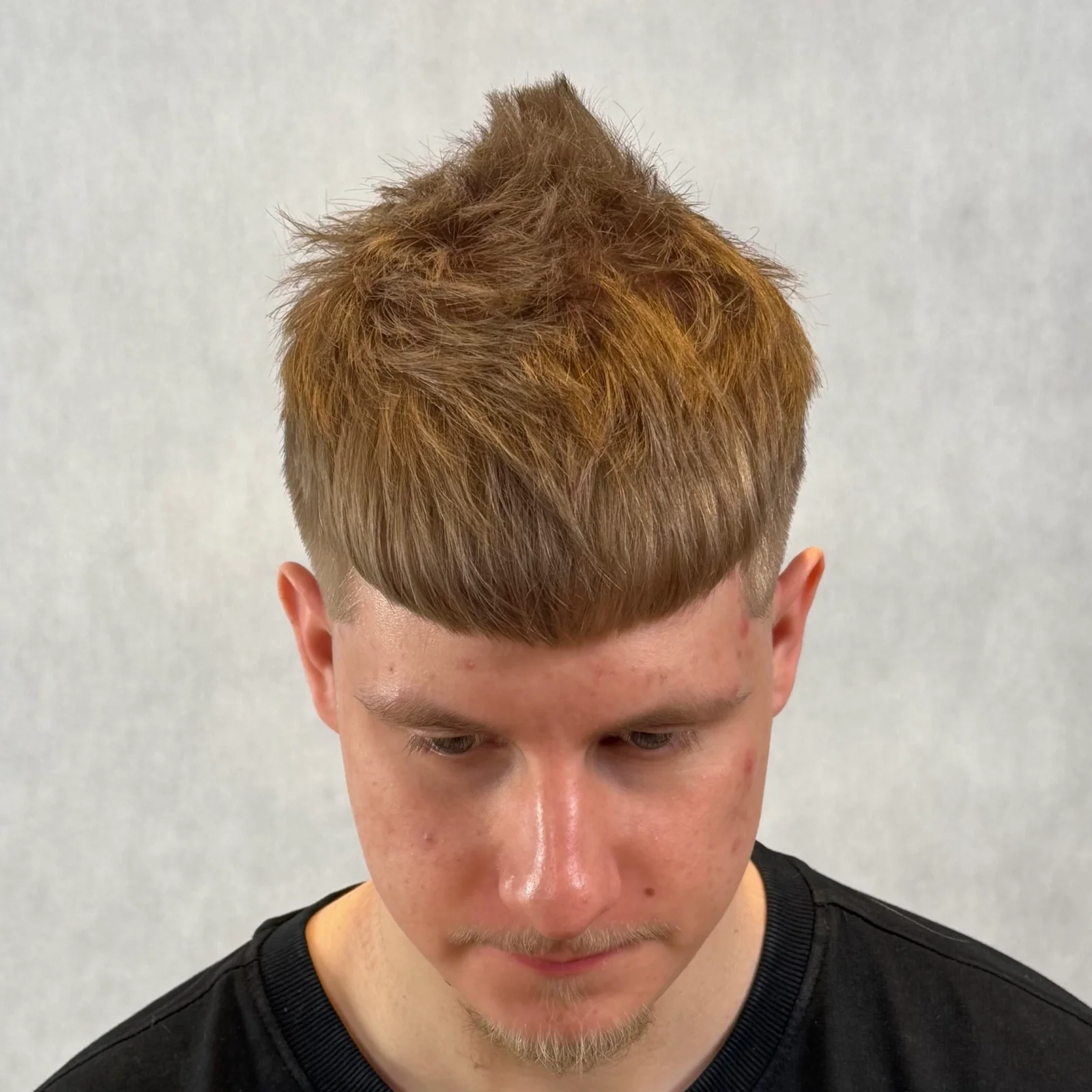 Burst fade z cropem w czasie salonowym - zdjęcie 4