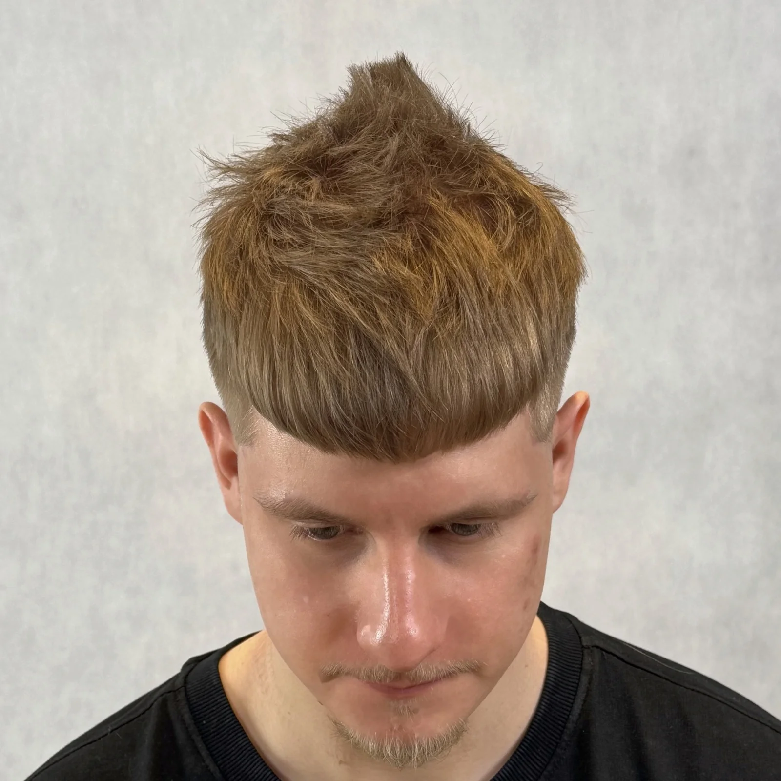 Burst fade z cropem w czasie salonowym - zdjęcie 4