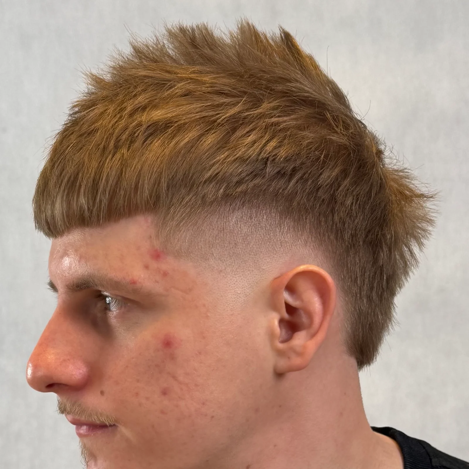 Burst fade z cropem w czasie salonowym - zdjęcie 3