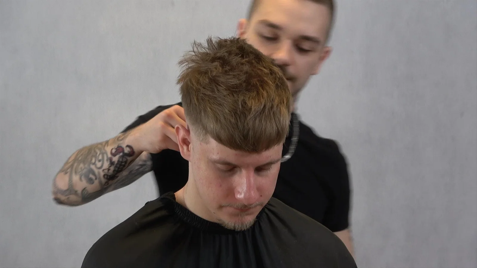 Burst fade z cropem w czasie salonowym - zdjęcie 5