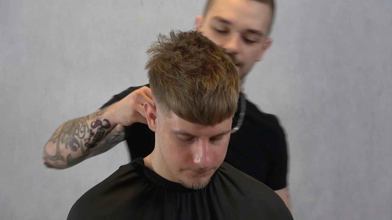 Burst fade z cropem w czasie salonowym - zdjęcie 5