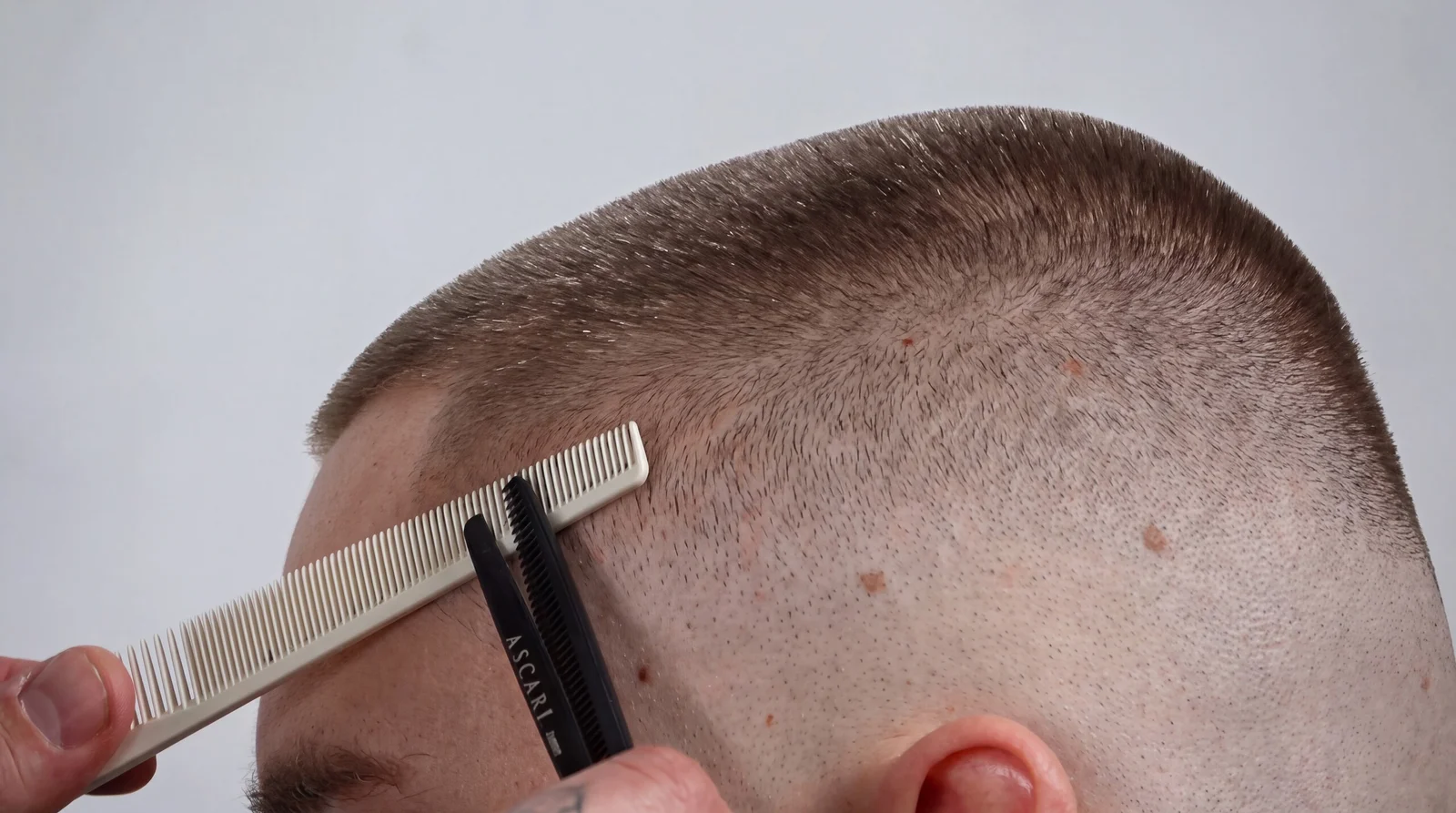 Buzz cut z fade w strefach - zdjęcie 3