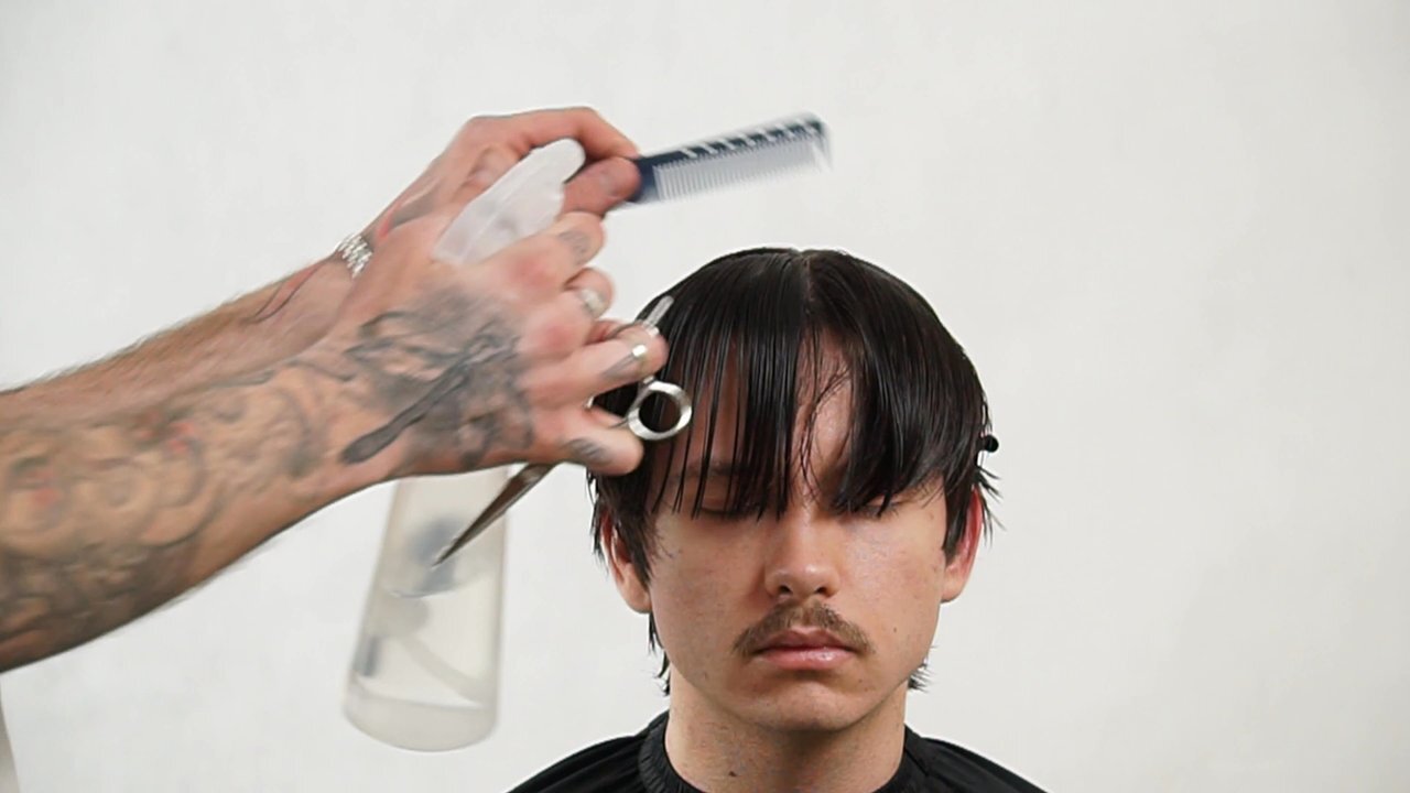Mod cut na włosach półdługich - zdjęcie 5
